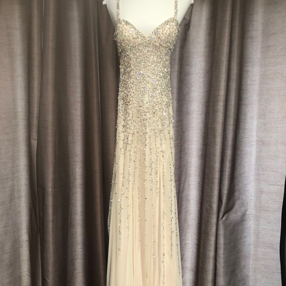 Sean collection GORGEOUS dazzling prom dress - Picture 2 of 8